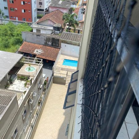 Апартаменты Apartamento 61 - Praia Da Enseada - Гуаружа Экстерьер фото
