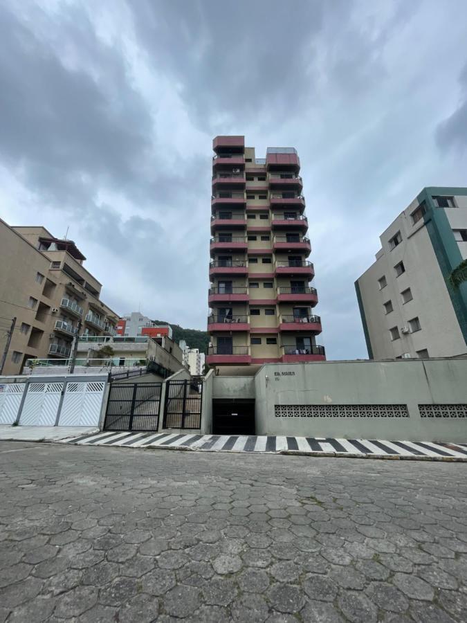 Апартаменты Apartamento 61 - Praia Da Enseada - Гуаружа Экстерьер фото